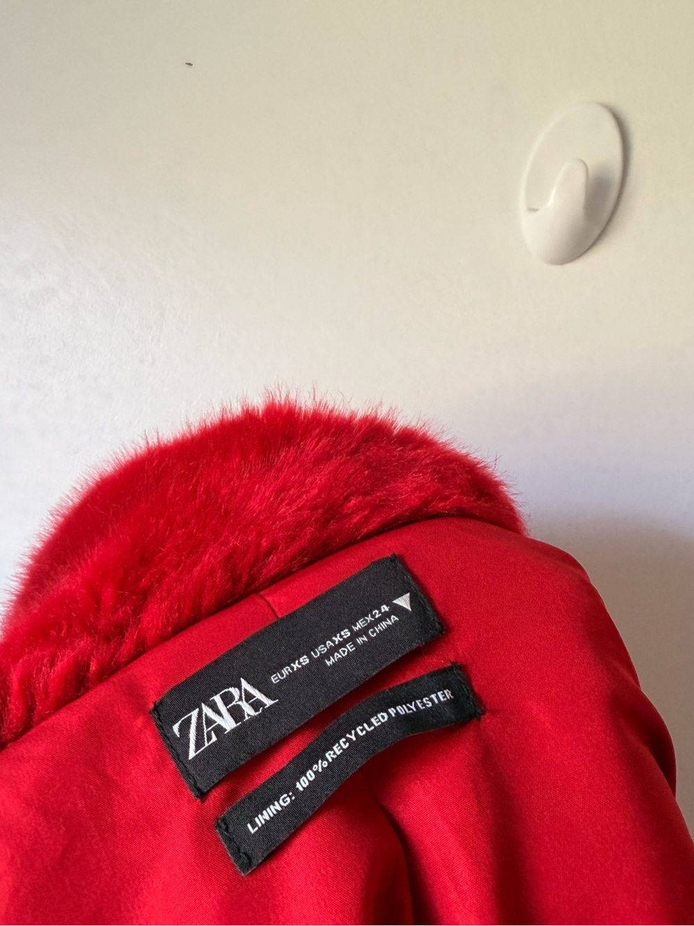 Red faux fur cropped coat - Picture 10 of 11